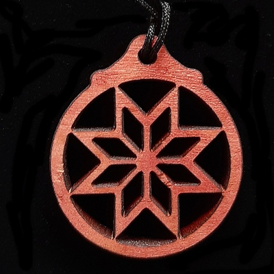 Славянский оберег "Алатырь" прорезной. Цвет "Красное дерево" Материал Ясень. Диаметр 3 см. Шнурок 50 см