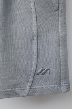 ZARA ШОРТЫ GARMENT DYE С ВЫШИТЫМ ЛОГОТИПОМ, ЛИНЯЛЫЙ СИНИЙ