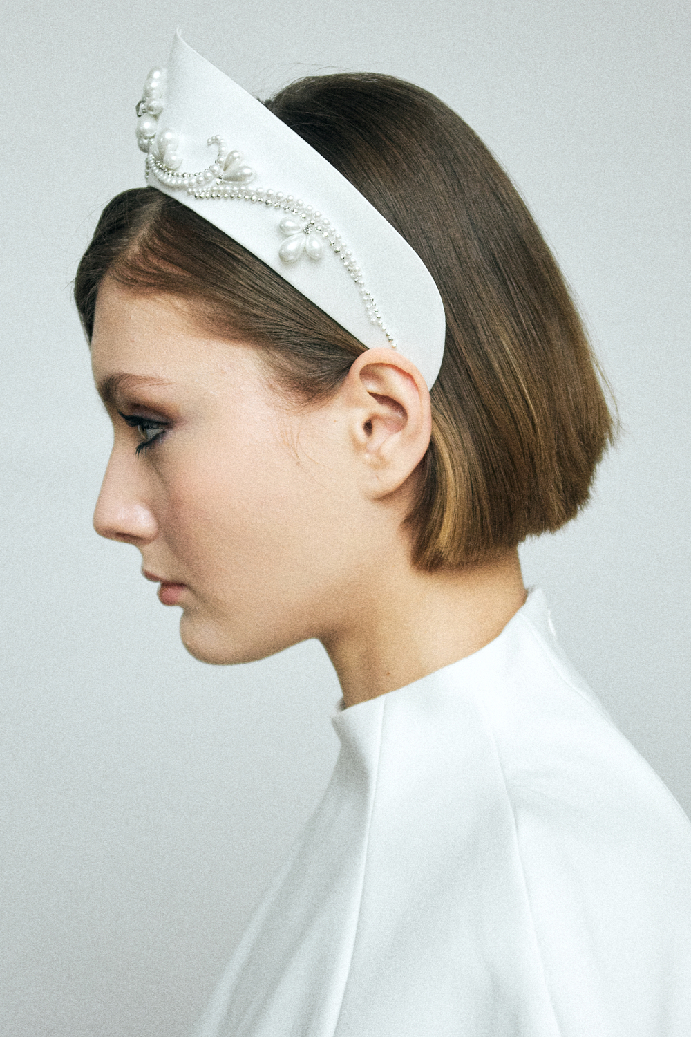 Кокошник M заостренный с жемчугом