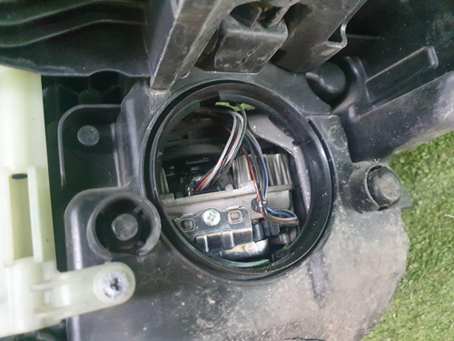 Битая Фара правая Genesis G70 (2017-2021) LED