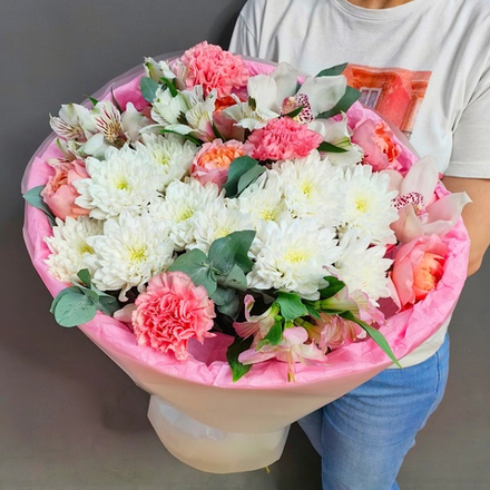 Авторский букет в розовой гамме