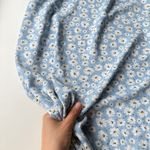 Вискоза (штапель) Ромашки на голубом фоне