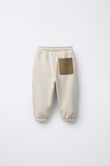 ZARA БРЮКИ-ДЖОГГЕРЫ В СТИЛЕ КОЛОР-БЛОК С НАШИВКОЙ, СВЕТЛО-БЕЖЕВЫЙ