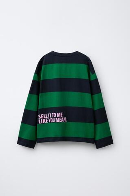 ZARA ЛОНГСЛИВ ИЗ ПЛОТНОЙ ТКАНИ В ПОЛОСКУ С НАДПИСЬЮ, ЗЕЛЕНЫЙ