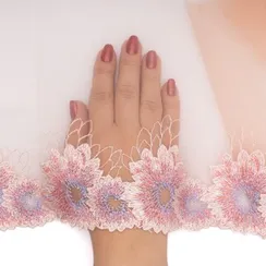 Вышивка на сетке персик/цветы (правая) 18 см