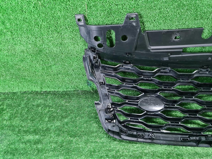 Решетка радиатора Range Rover Velar (2017-2023)