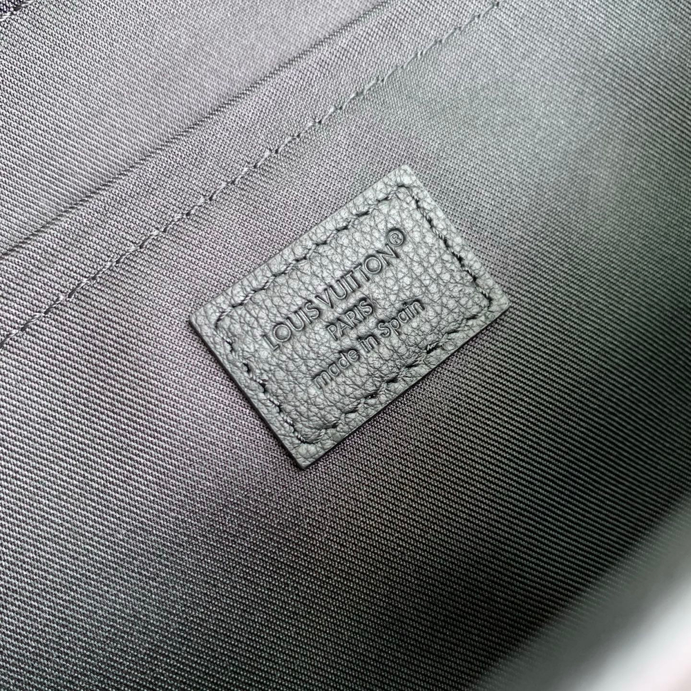 Louis Vuitton Courrier Messenger