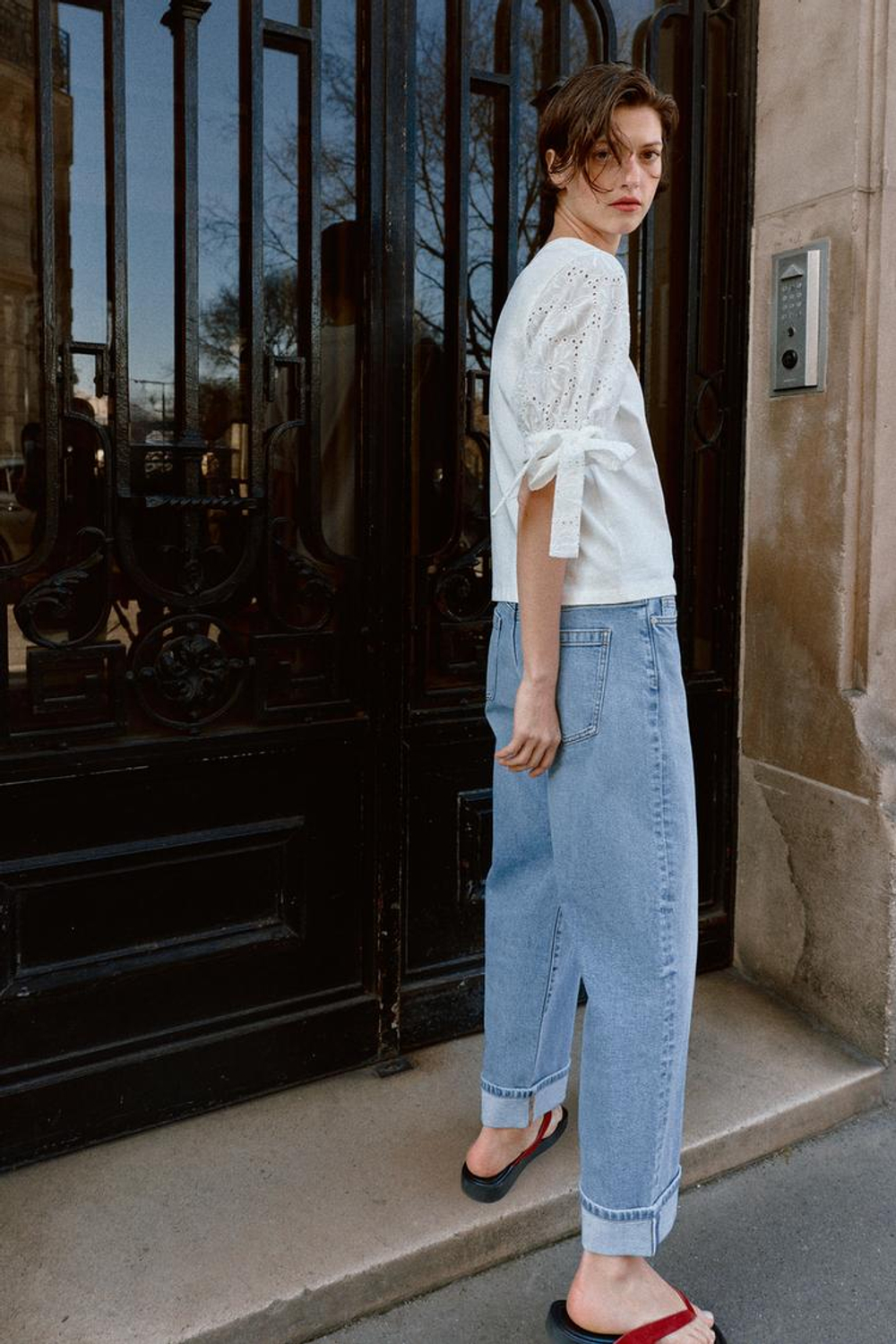 ZARA ФУТБОЛКА С ВЫШИВКОЙ, БЕЛЫЙ