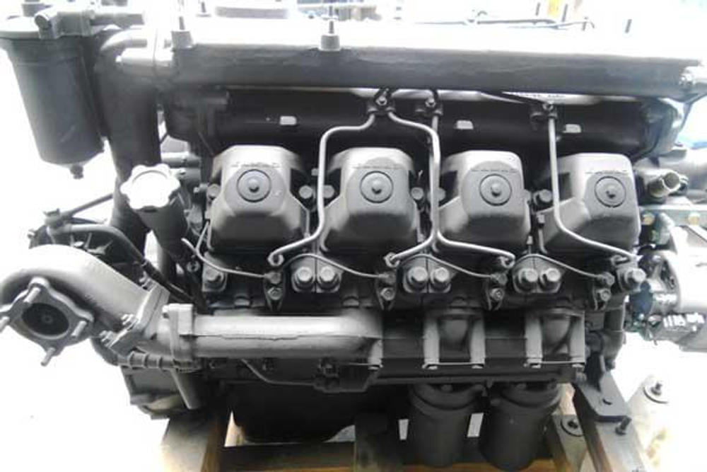 Двигатель КамАЗ 740.30 вид справа фото со склада