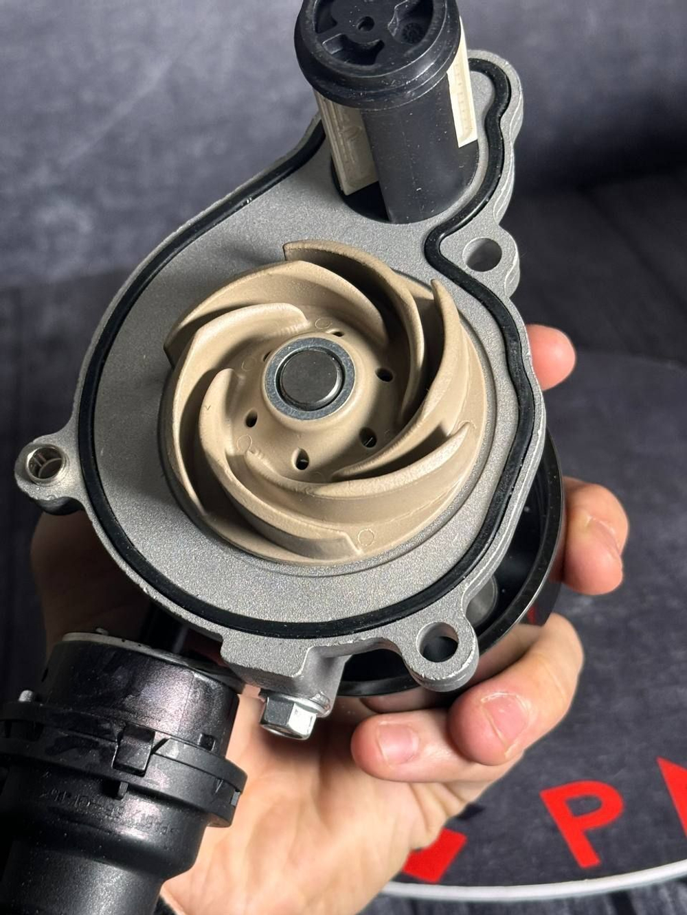 Насос охлаждающей жидкости BMW 11518638026