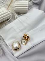 Накладка на пуговицу золотистая с жемчугом неровной формы