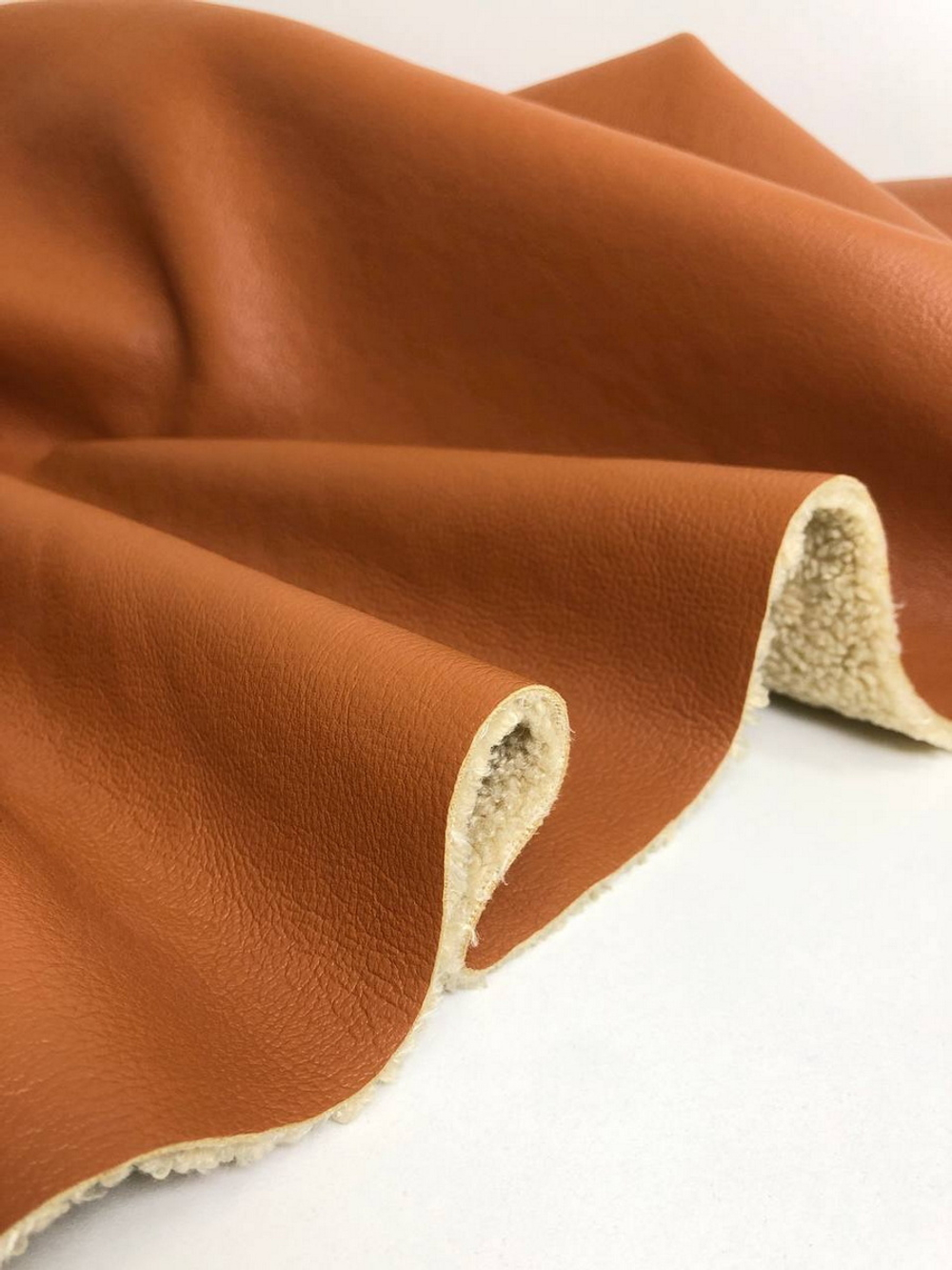 Дубленка однот иск рыжий, мех молочный