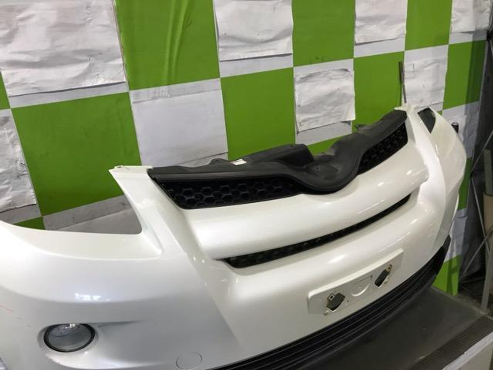 бампер передний Toyota Ist NCP110 115 2018