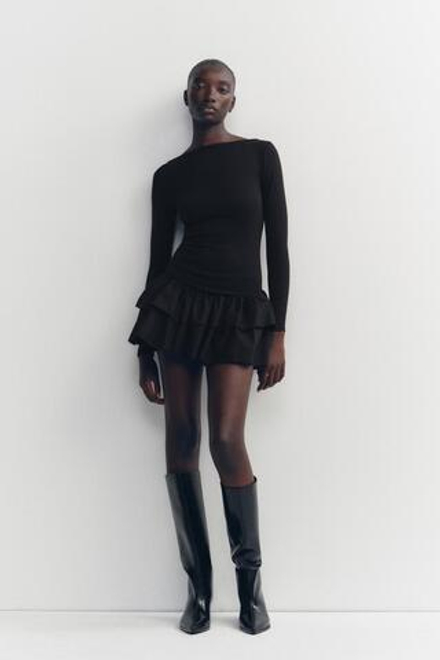 ZARA КОРОТКОЕ ПЛАТЬЕ С ВОЛАНАМИ, ЧЕРНЫЙ
