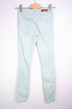 Джинсы Oodji красивого оттенка, маркировка 25, визуально на 40 размер