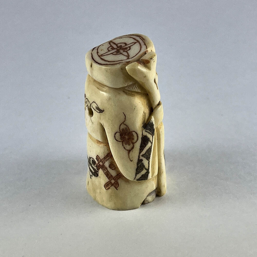 Статуэтка нэцкэ Дед с мешком риса и посохом