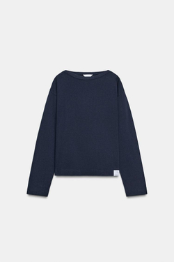 ZARA ФУТБОЛКА С ВЫРЕЗОМ ЛОДОЧКОЙ И ЭТИКЕТКОЙ, МОРСКОЙ СИНИЙ