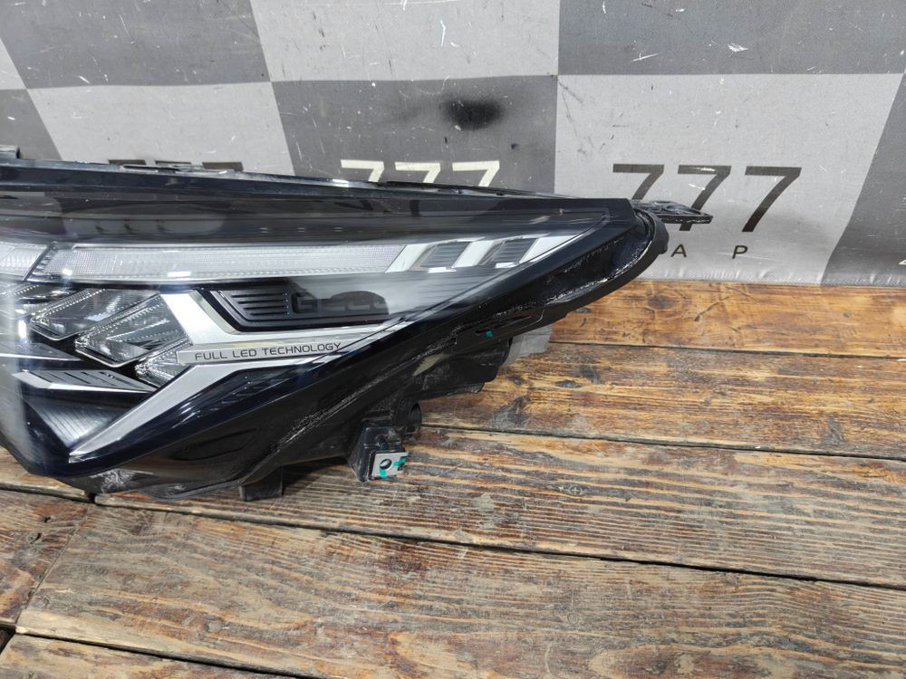Фара левая LED Geely Coolray 23-нв Б/У Оригинал 7051055300