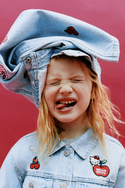 ZARA ДЖИНСОВАЯ КУРТКА HELLO KITTY © SANRIO, СИНИЙ