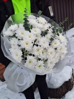 Букет белых хризантем