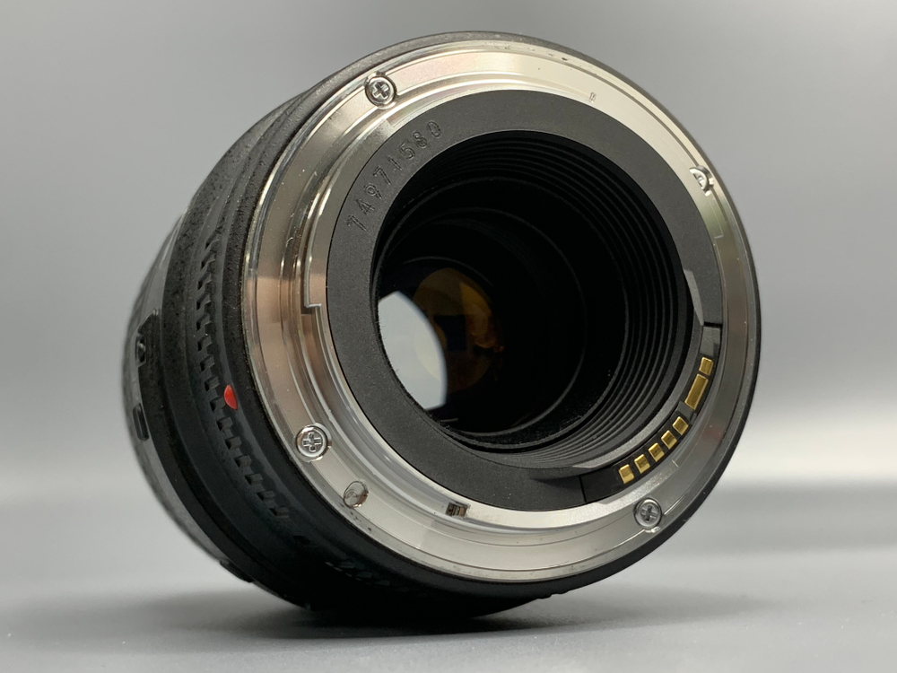 Canon EF 100mm 2.8 USM