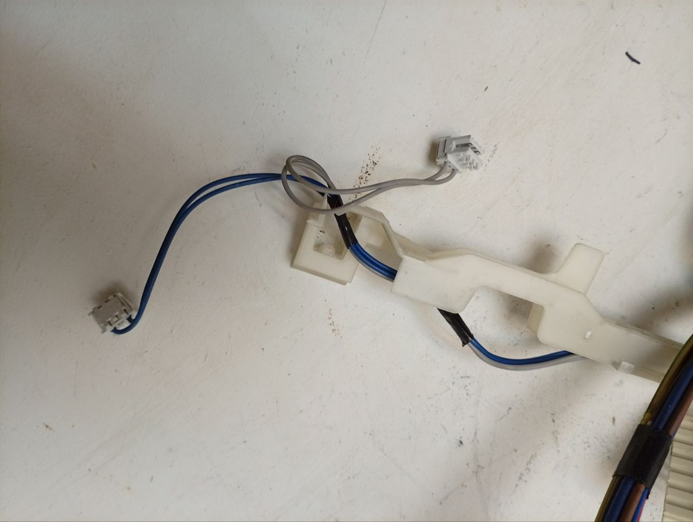 RST703DW кт18 Проводка для стиральных машин Ariston C00510054 б/у