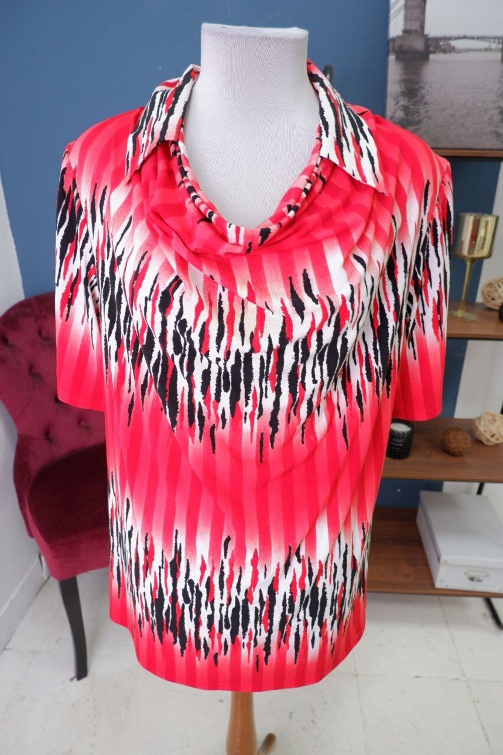 Блузка красная интересная 54 размер
