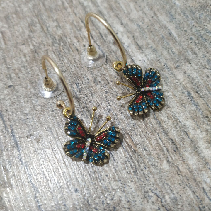 Серьги Бабочки на кольце стразы цвет синий красный металл золотистый