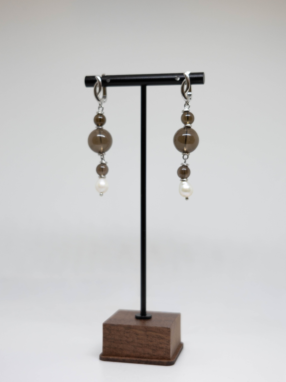 Серьги из раух-топаза и жемчуга