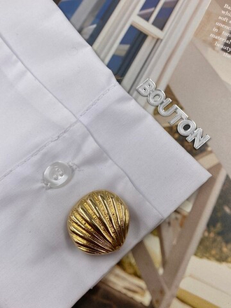 Накладка на пуговицу золотистая в форме ракушки