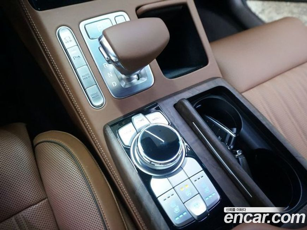 Genesis G90 5.0 AWD (01.2021)
