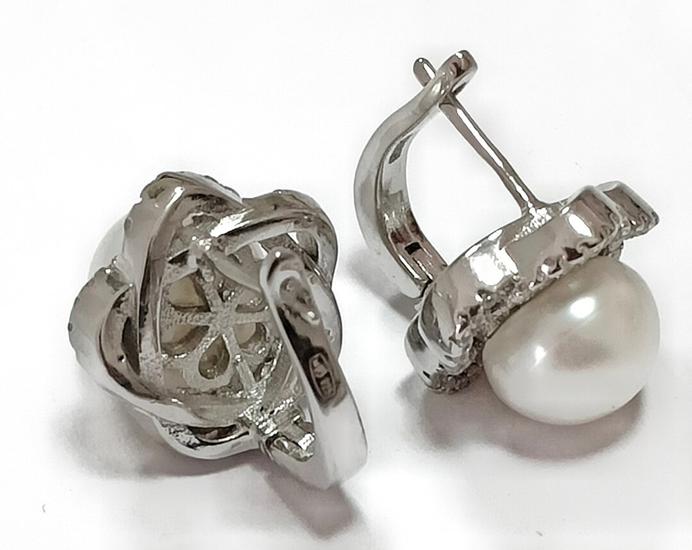 Ювелирные серьги из серебра с жемчугом и фианитами