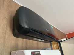 Бытовая сплит-система Hisense BLACK CRYSTAL Classic A AS-10HW4SYDTG5B (комплект)