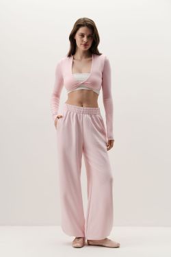 Лонгслив с перекрутом укороченный нежно-розового цвета