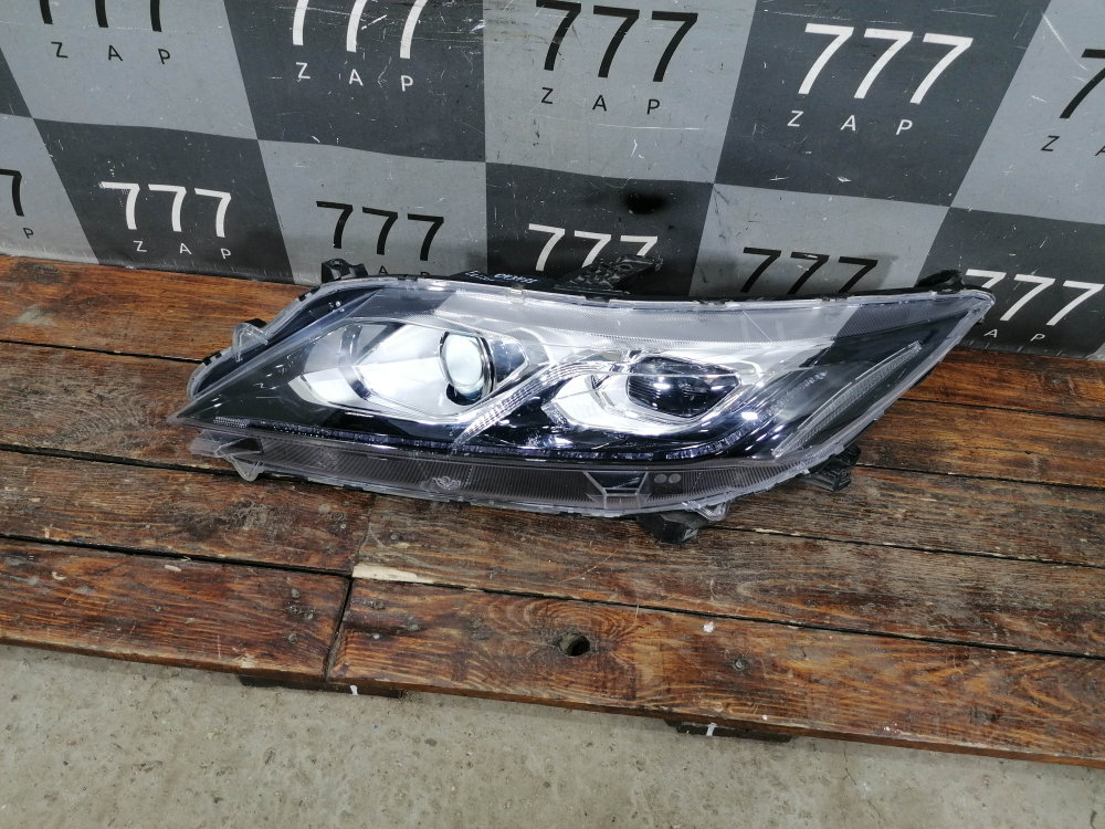 Фара левая галоген Mitsubishi Eclipse Cross 17-22 Б/У Оригинал 8301D065