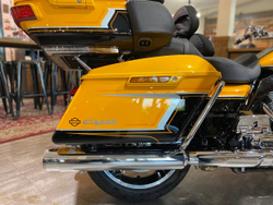 Harley-Davidson CVO Road Glide Limited (Hightail Yellow Pearl)