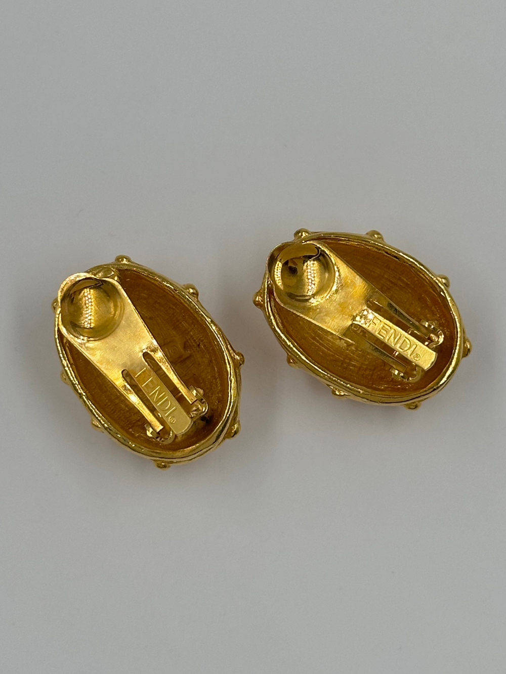 Клипсы с лого Fendi