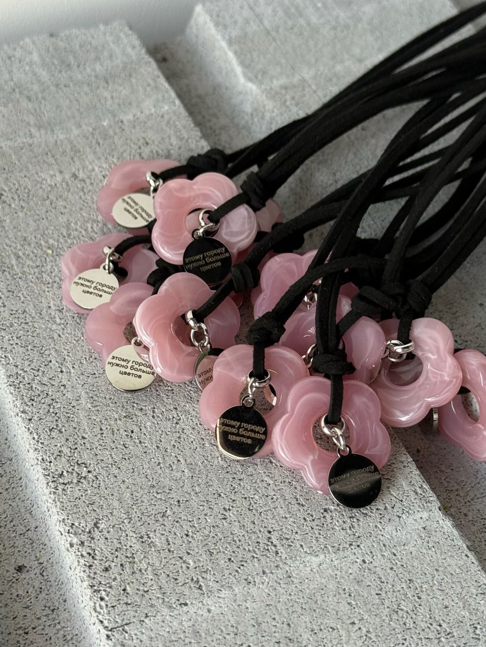 Подвеска цветочек в розовом цвете