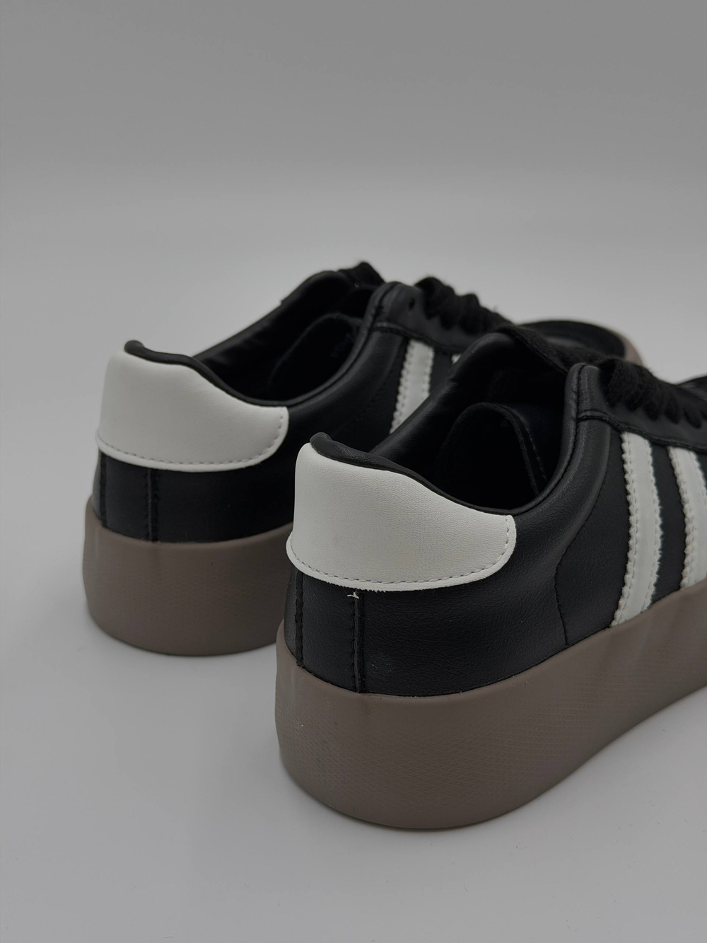 Кроссовки женские натуральная кожа арт. 358-1 цвет "чёрный,белый"