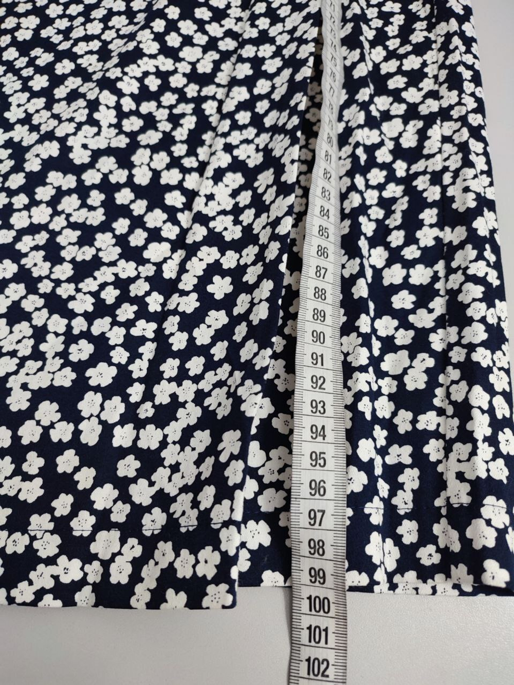 Платье Deniza с белыми цветами 44 размер, новое