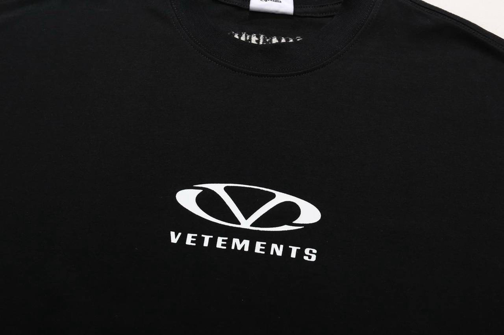 Футболка Vetements