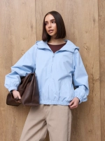 Ветровка с капюшоном