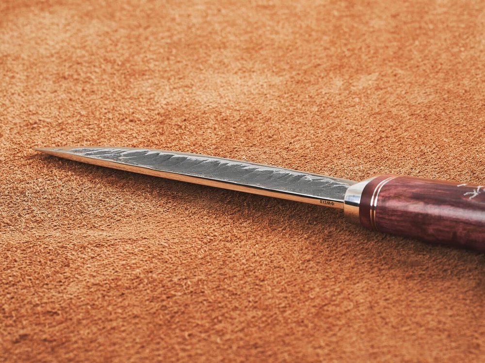 Якутский нож "Амга", сталь Х12МФ, рукоять гранатовая стабилизированная карельская береза / рисунок