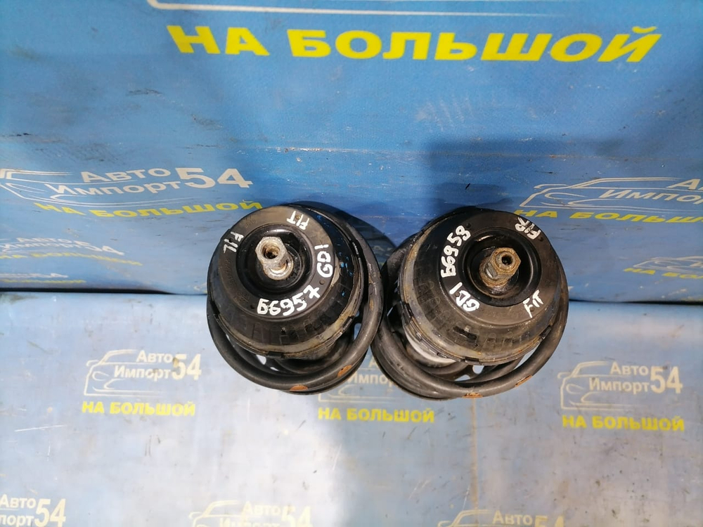 Стойка передняя правая Honda FIT 2001-2007