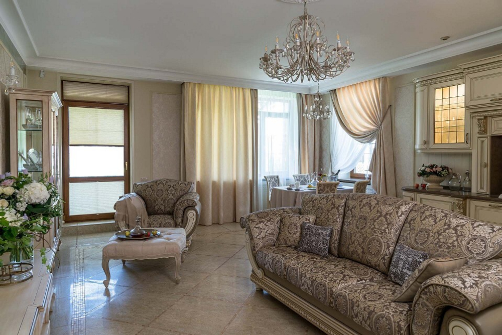 Подвесная люстра Maytoni ARM270-12-R