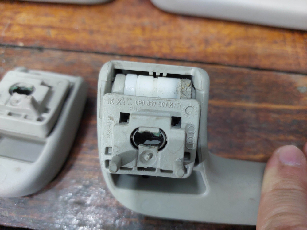 Ручки потолочные комплект Audi Q7 (4L) 06-15 Б/У Оригинал 8P0857607K