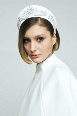 Кокошник M с жемчугом и серебристой сеткой