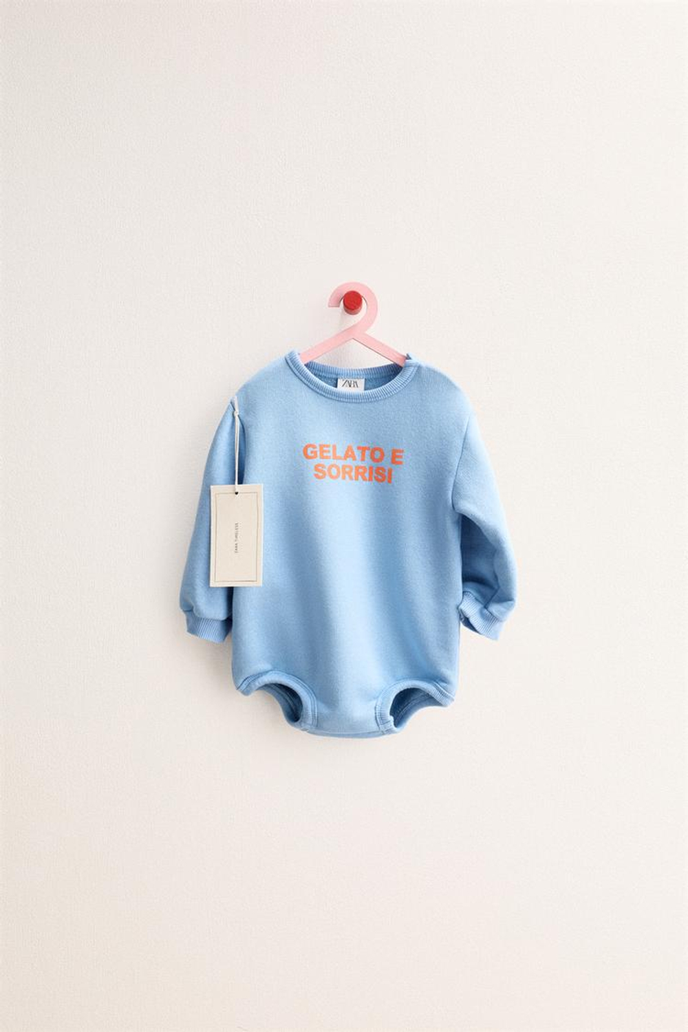 ZARA TIMELESS - ВЕЛЬВЕТОВЫЙ КОМБИНЕЗОН С ТЕКСТОМ, ГОЛУБОЙ