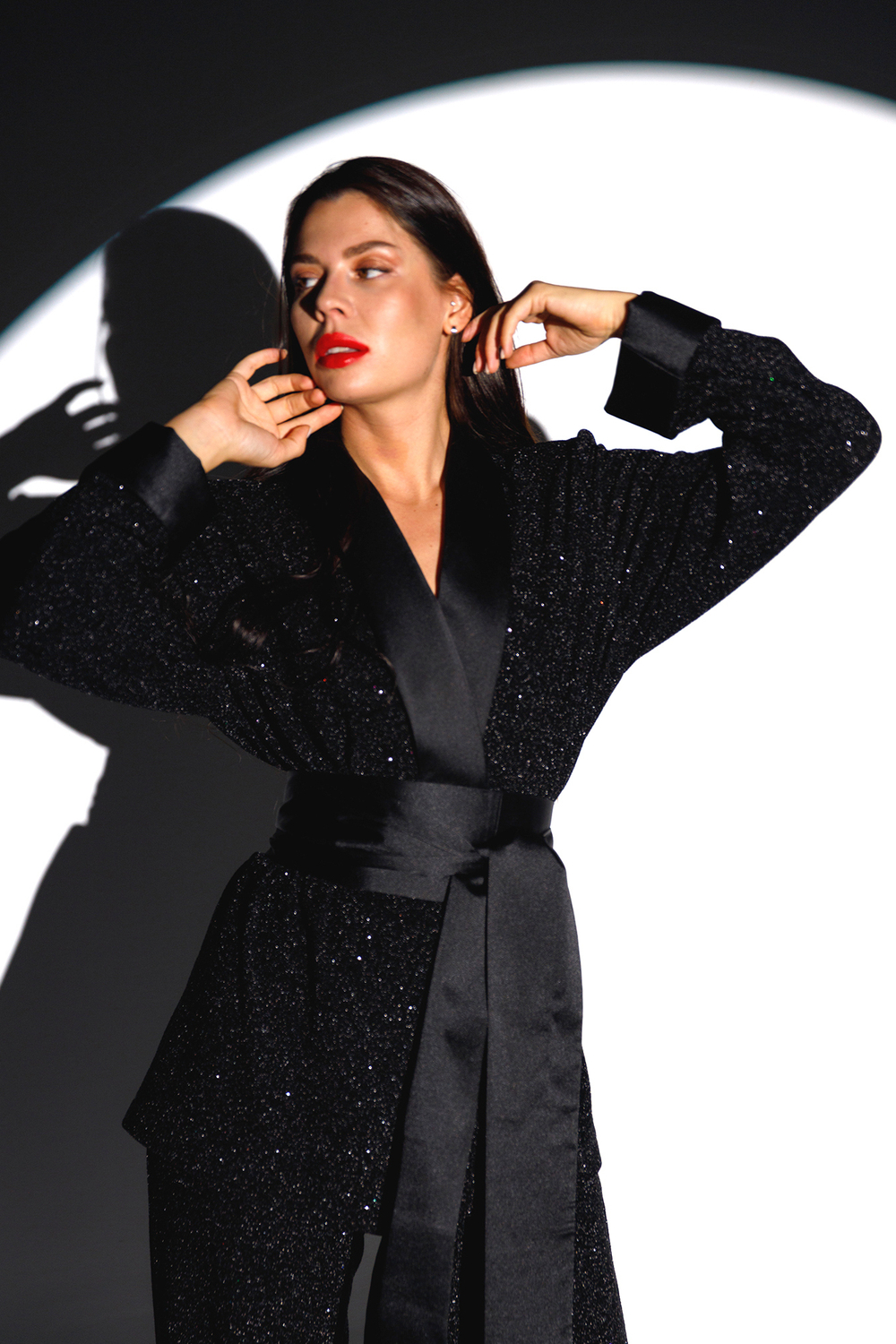 Костюм двойка из мерцающего трикотажа в черном оттенке