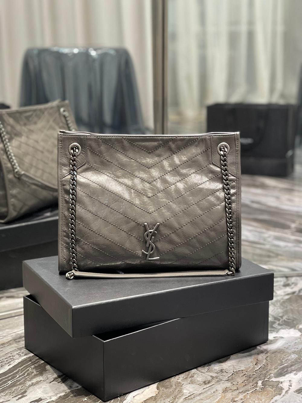 Yves Saint Laurent Niki Shopping Bag 33 cm